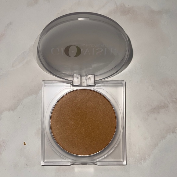 NWT HUDA BEAUTY GloWish Luminous Pressed Powder IN TAN 08 - Picture 2 of 5